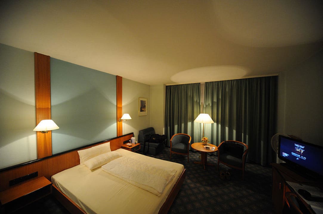 Blick ins Zimmer Leonardo Hotel Munich City North