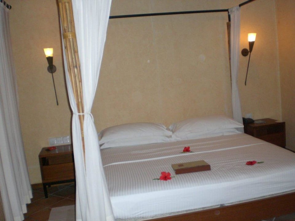 Bett Kuramathi Maldives