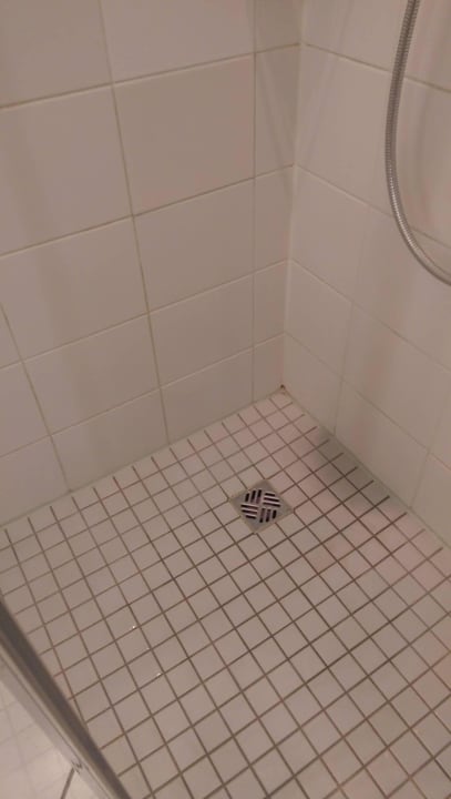 Schwarze Ecke in der Dusche HYPERION Hotel Berlin