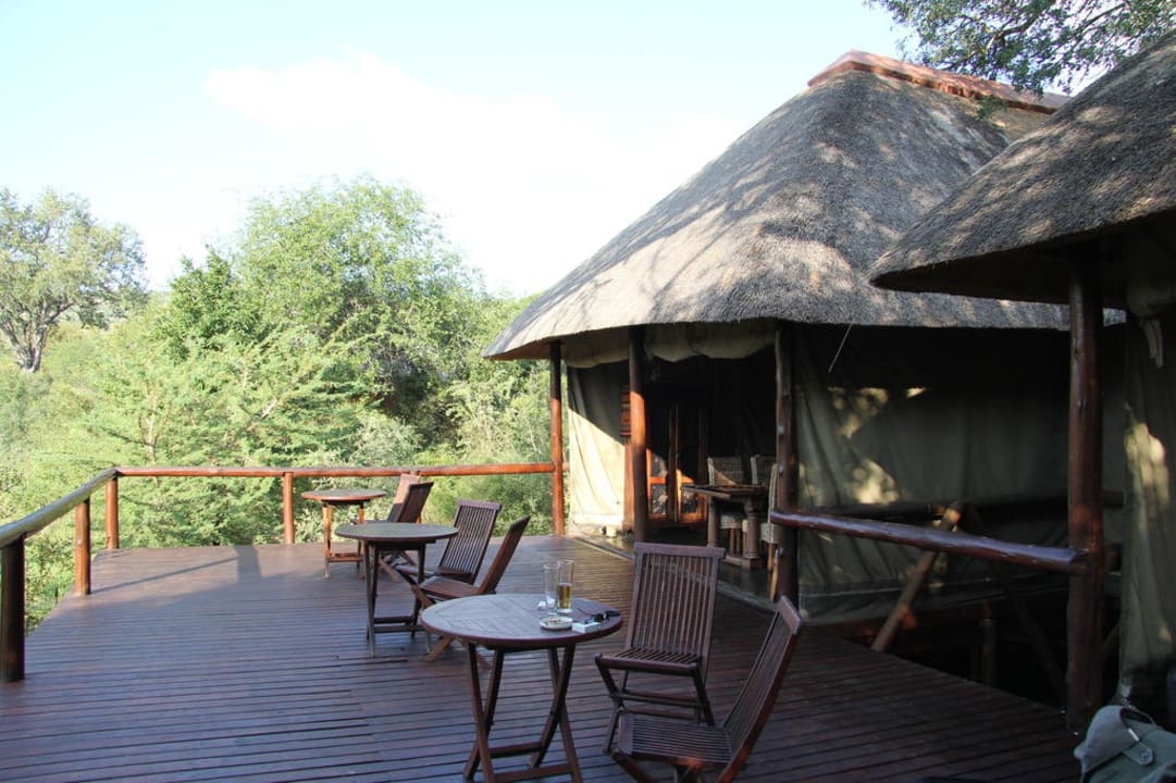 Terrasse des Hauptzeltes Camp Shonga