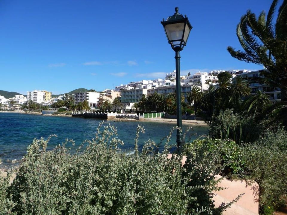 Hinter dieser Mauer: ist ein Strand THB Los Molinos - Adults only