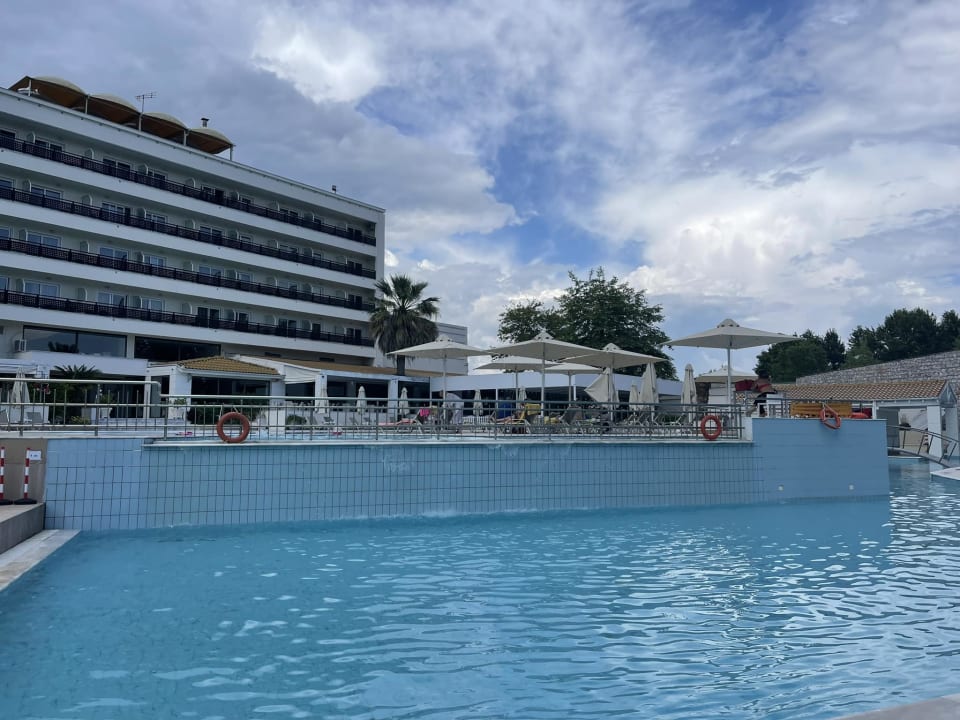 Pool Olympian Bay Grand Resort