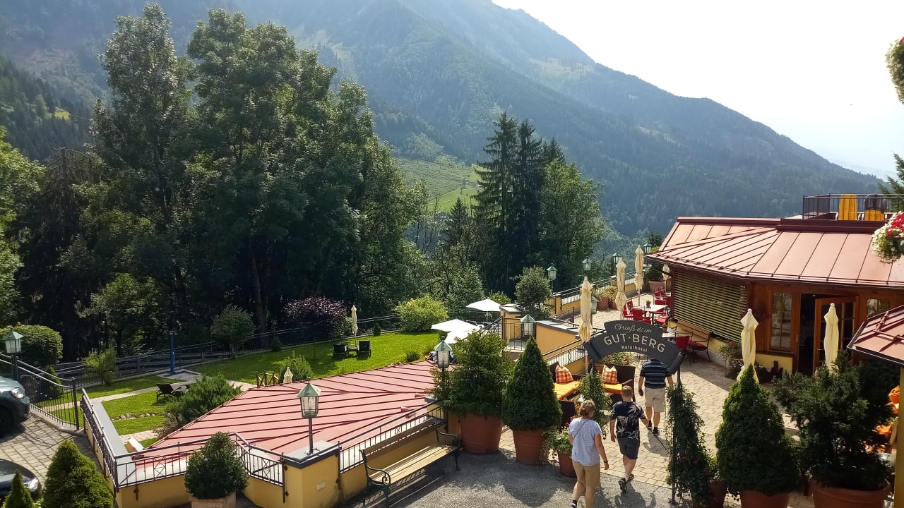 Außenansicht Gut Berg Naturhotel
