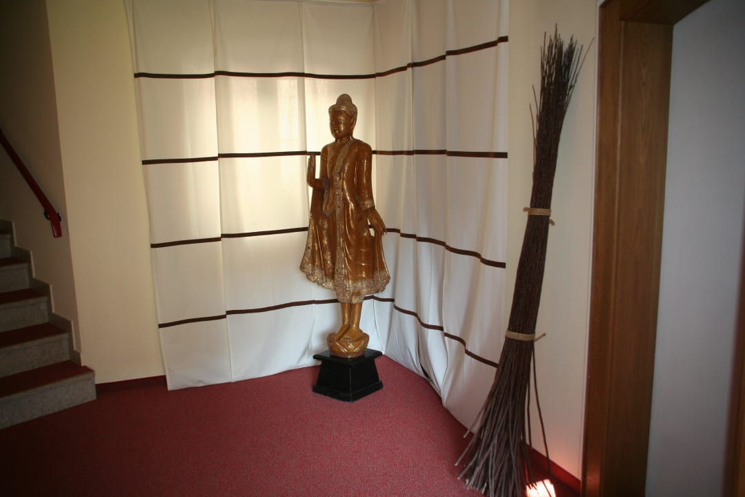 Weg zum Schwimbad Zur Post