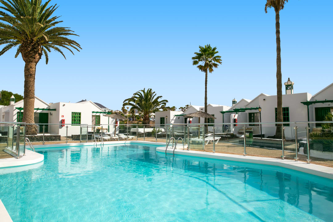 Pool Apartamentos LIVVO Las Gaviotas