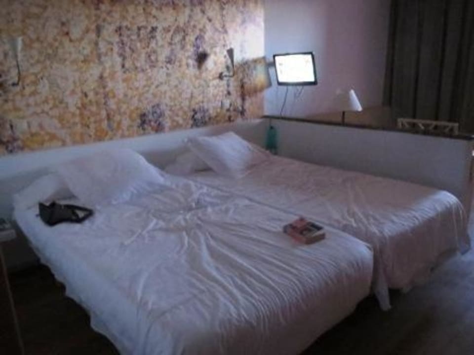 Großes Doppelbett  Hotel Morito