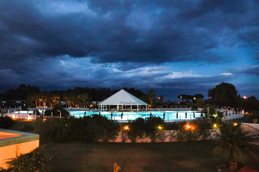 Pool Club Esse Sunbeach