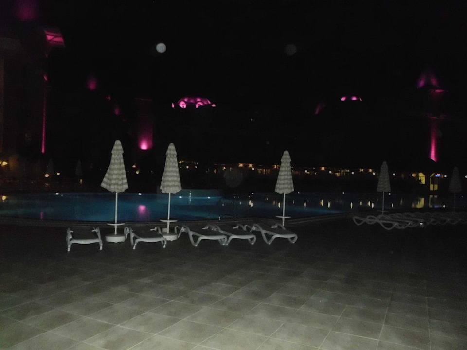 Poolanlage bei Nacht Side Star Resort