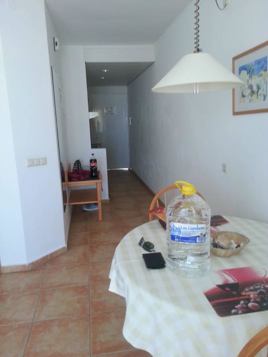 Hinten Eingang, hinten links die Küchenzeile Marina Playa Suite Hotel