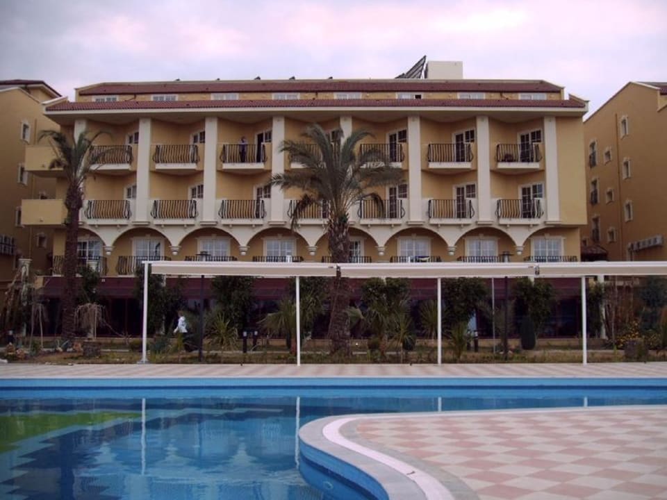 Außenansicht des Hotels mit Pool Belek Beach Resort Hotel
