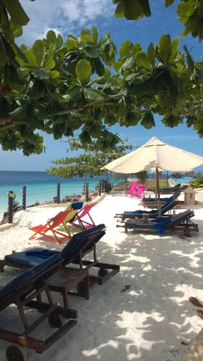 Liegebereich am Strand-Restaurant Samaki Royal Zanzibar Beach Resort