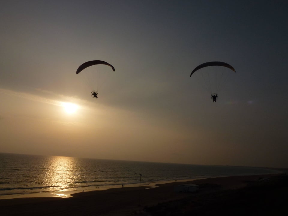 Überraschungen von oben an der Promenade Hotel Riu Chiclana