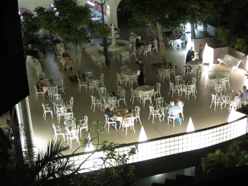 Blick von der Dachterrasse am Abend Adrián Hoteles Colón Guanahaní - Adults only