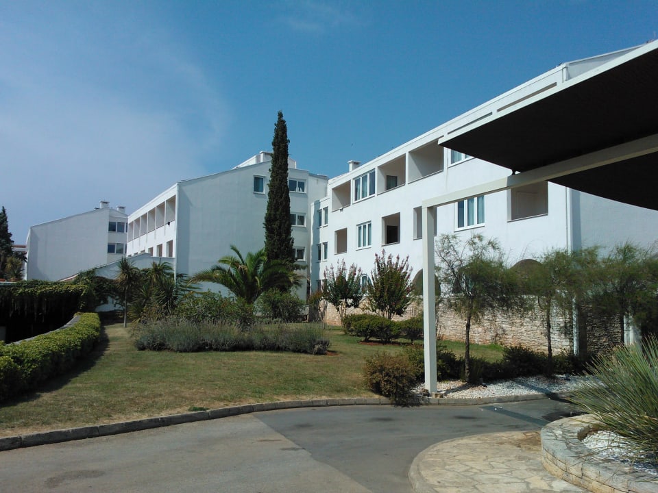 Zimmeransicht mit Blick auf Strasse Valamar Tamaris Hotel
