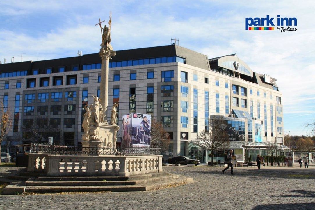 Вид на отель со стороны Старого города Park Inn by Radisson Danube, Bratislava Hotel