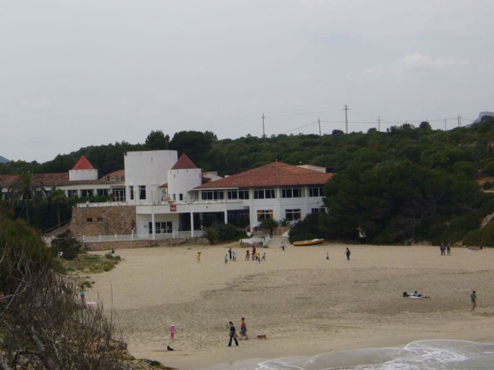 Das Hauptgebäude des Rio Clubhotels Iberostar Waves Cala Domingos