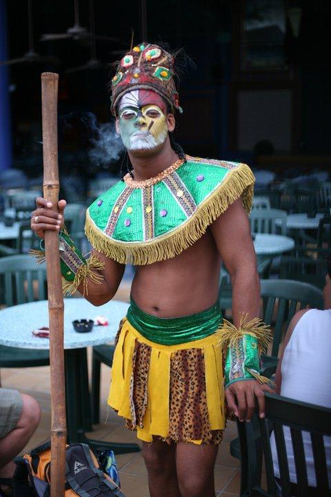 Animateur vor einer Tanz-Show Playabachata Hotel