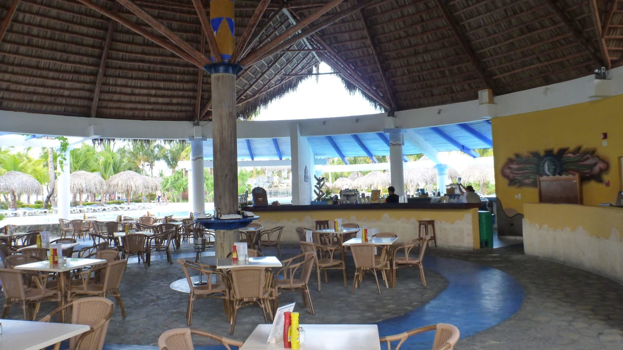 Pool Bar und Restaurant für Mittagssnack Hotel Cayo Largo del Sol