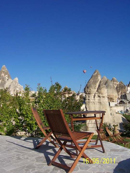 Terrasse vor Zimmer 5 Hotel Traveller's Cave