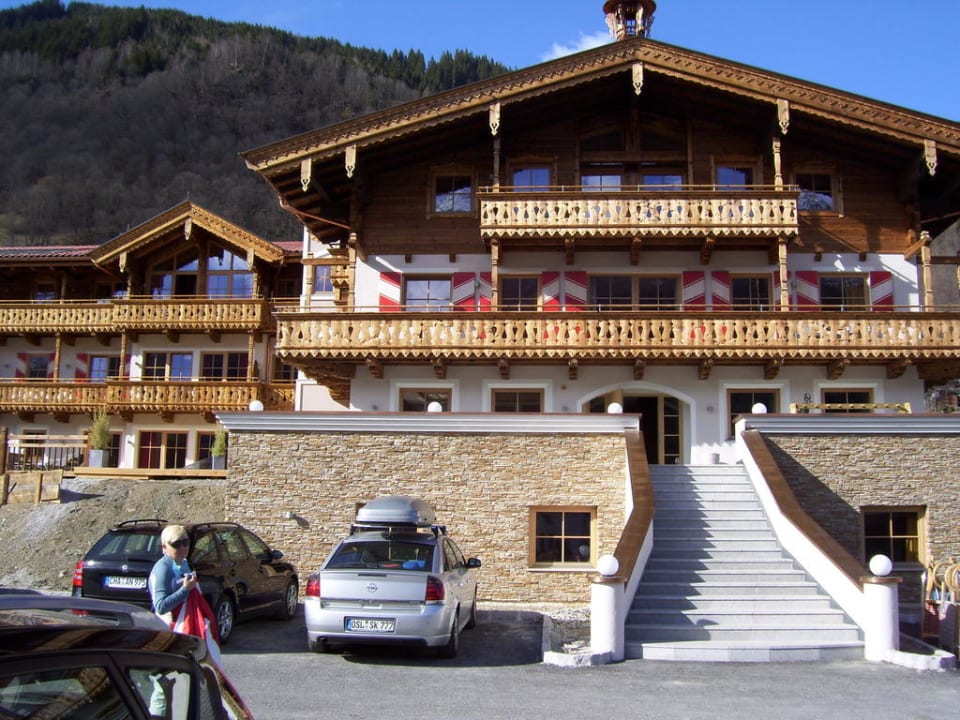 Frontansicht Aparthotel Naturresort Senningerhof