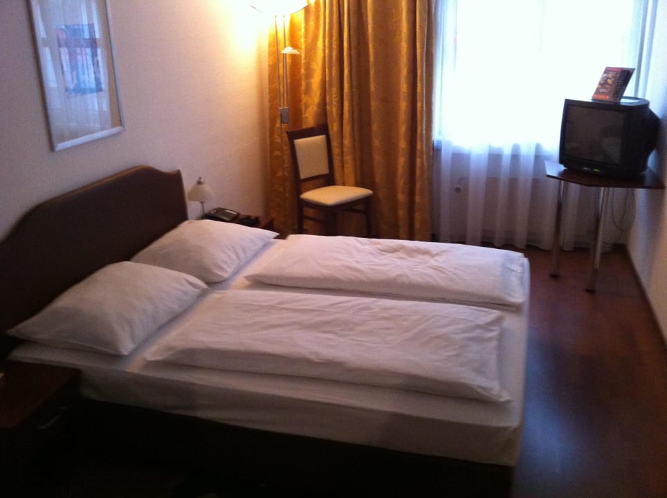 Doppelbett Hotel Enziana Wien