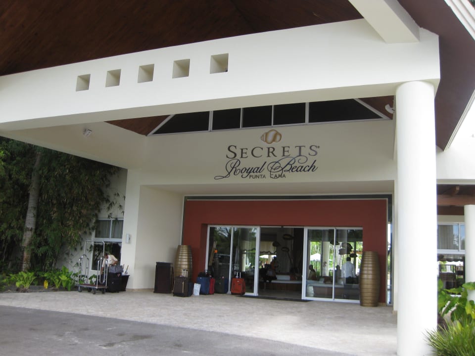  Eingang Secrets Royal Beach Punta Cana - Adults only