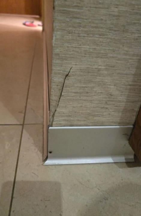 Zimmer Adams Beach Hotel