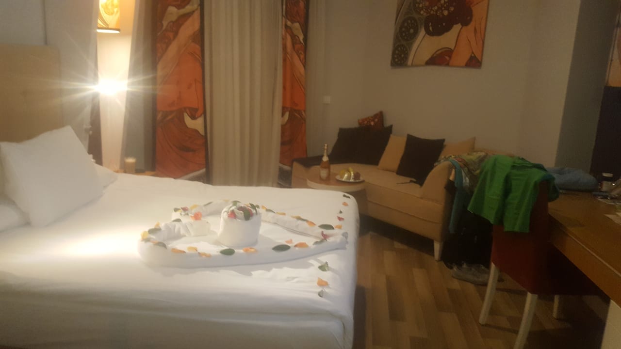 Zimmer Orange Palace Side