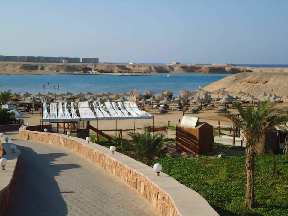 Weg zum Strand SUNRISE Cardina Resort