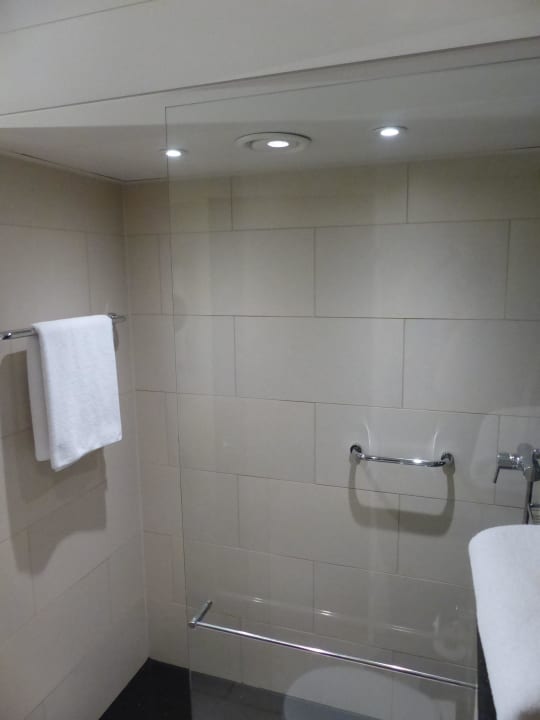 Bad mit offener Dusche Zürich Marriott Hotel