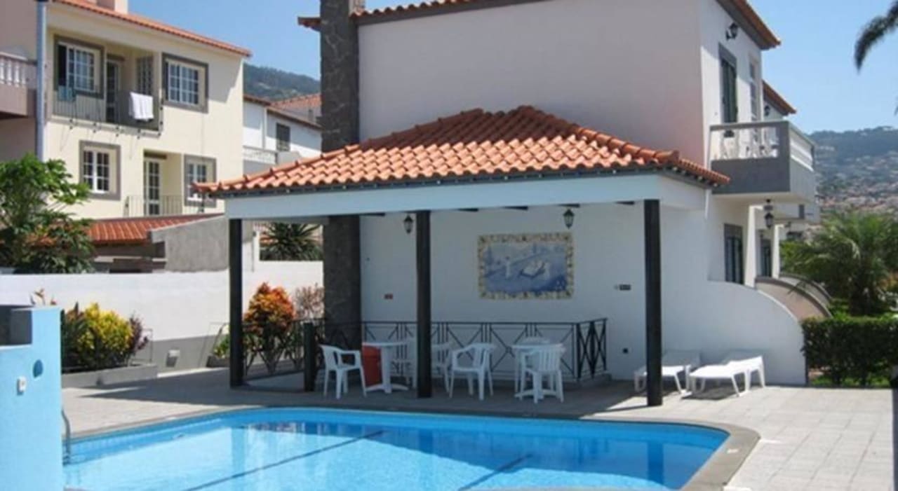 Pool area Hotel Residencial Pina