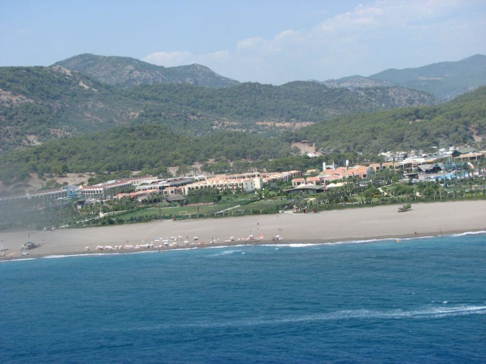 Widok na teren hotelu ze spadochronu TUI BLUE Tropical