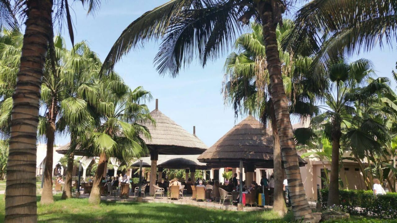 Blick auf Aussenbereich der Lobby Bar Hotel Riu Funana