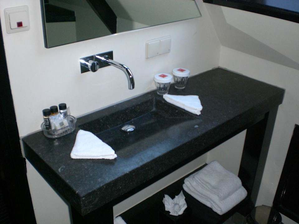 Bad / Waschbecken (ZiNr. 407) Hotel Vondel