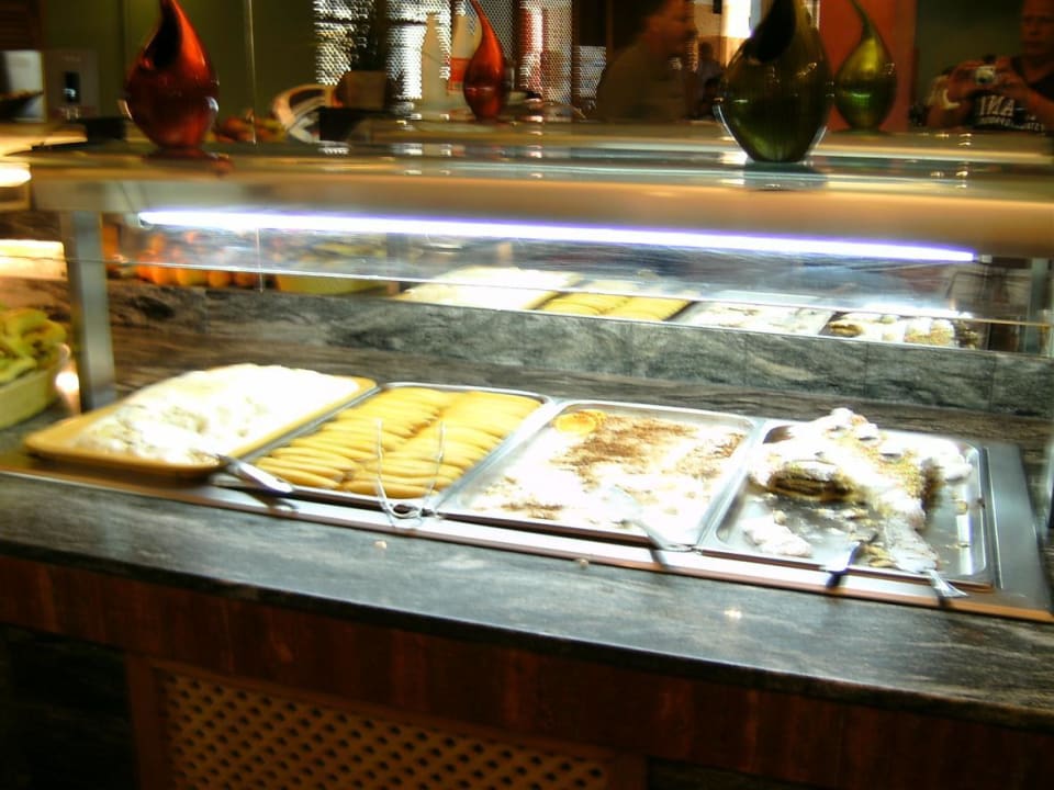 Buffet HL Miraflor Suites Hotel