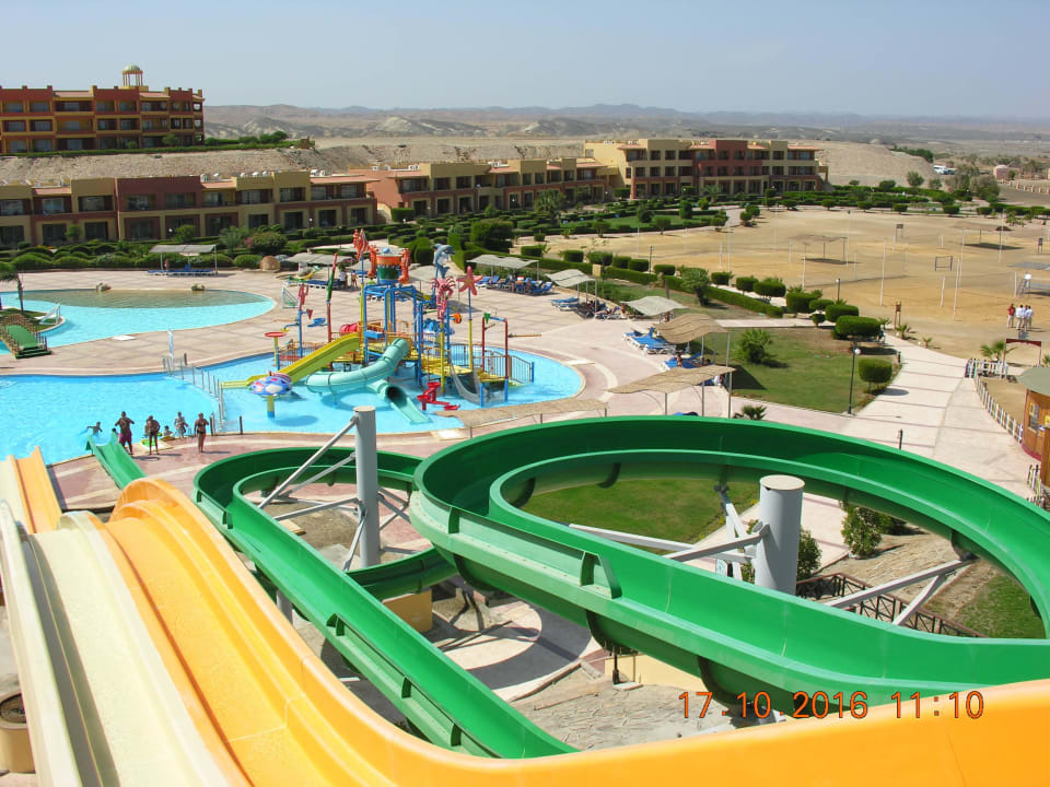 Widok z zjeżdżalni Malikia Resort Abu Dabbab