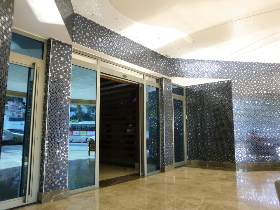 Wunderschöner Eingang Hotel Grand Zaman Beach