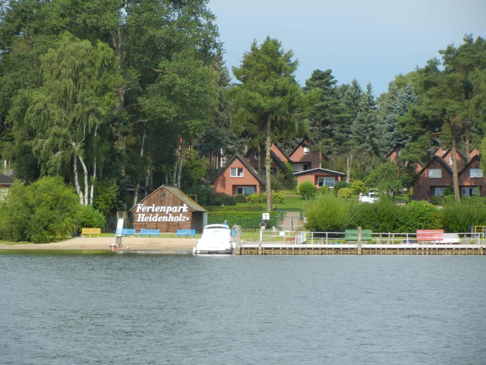 Ansicht vom Wasser aus Aparthotel Am See