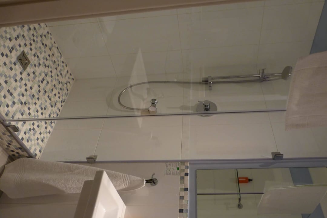 Modernes Duschbad Nine Flowers Guest House