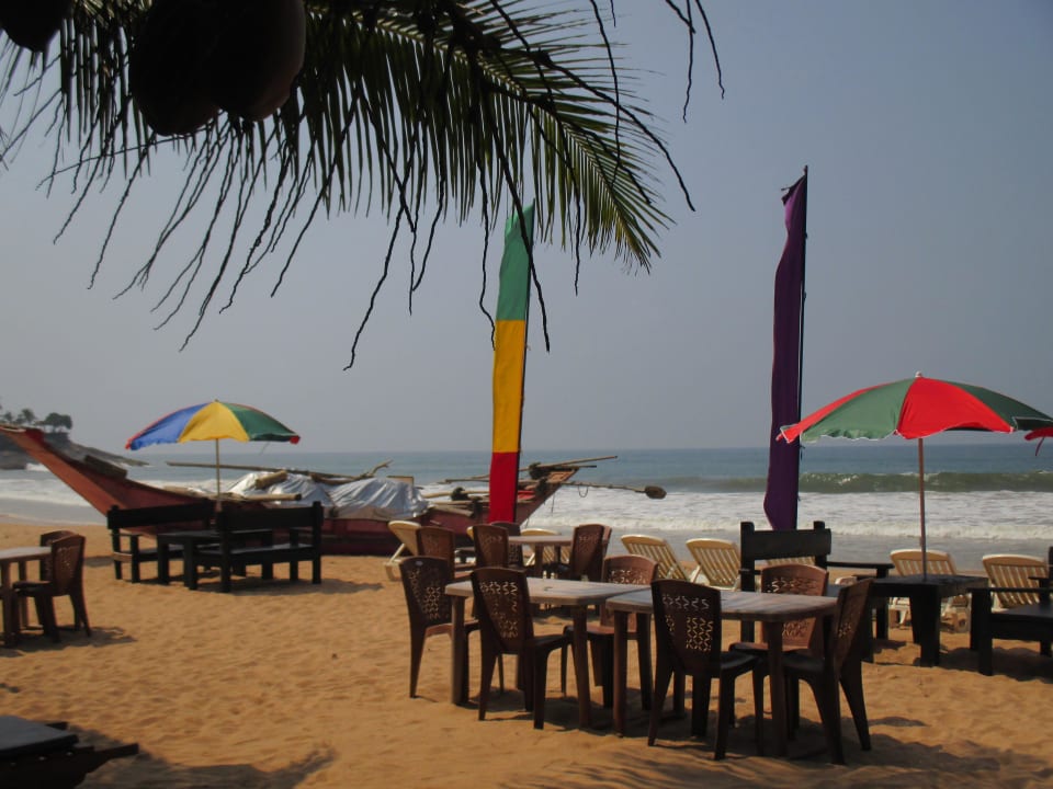 Strand mit Bar Warahena Beach Hotel Bentota Village