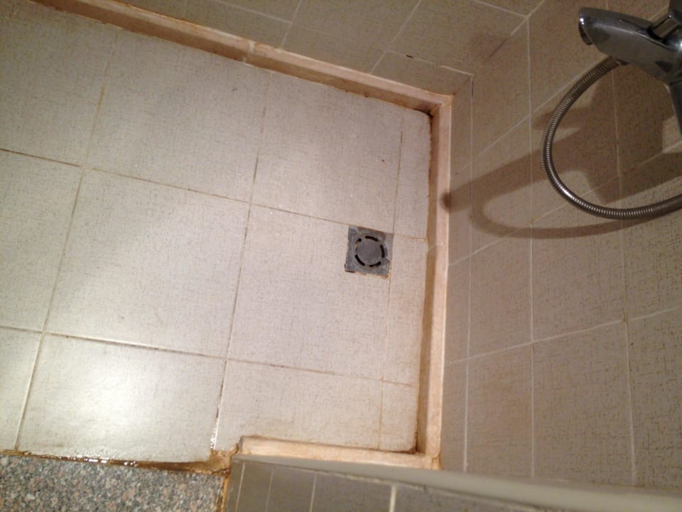 Schimmel und Gammel in der Duschkabine Riviera Aqua Park Resort