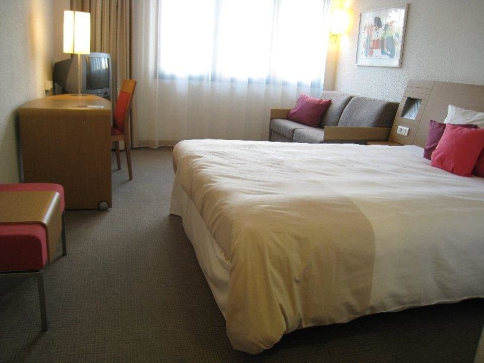 Bett und Sofa. Hotel Novotel Gdansk Centrum