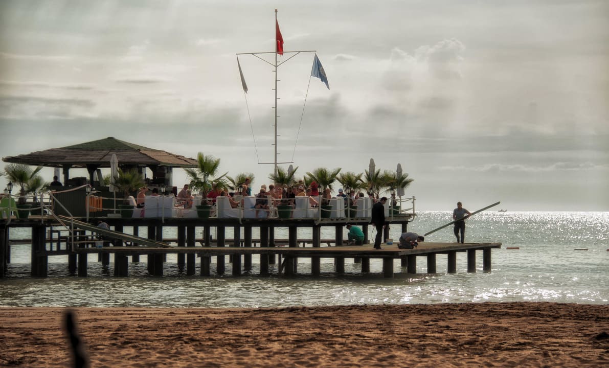 Badesteg & Moonlight-Strandbar Hotel Delphin Palace