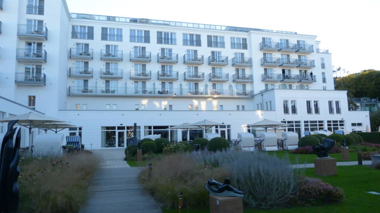 Hotelblick vom Eingang Steigenberger Grandhotel & Spa