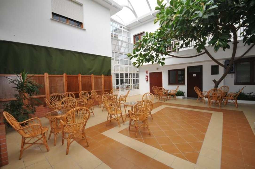 Patio cafetería Hotel Torres Touriño