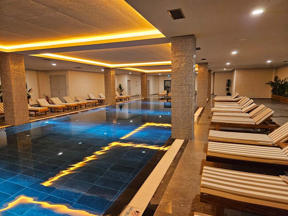 Pool Jacaranda Luxury Resort