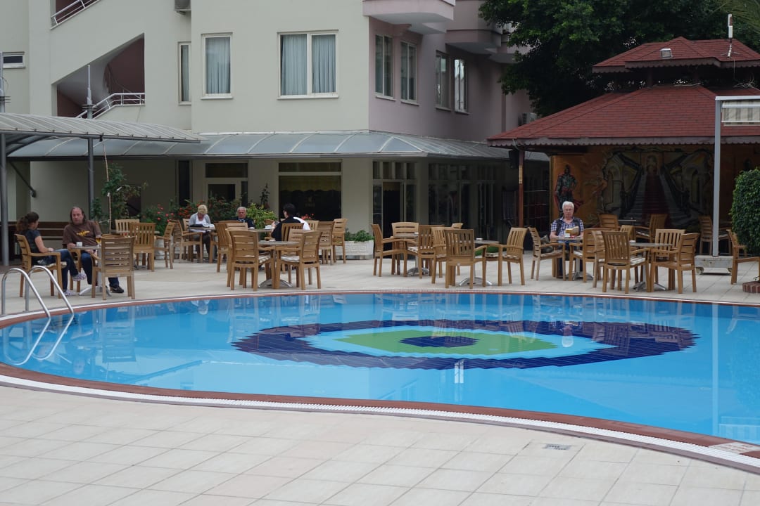 Sitzgruppen am Pool Hotel Kahya
