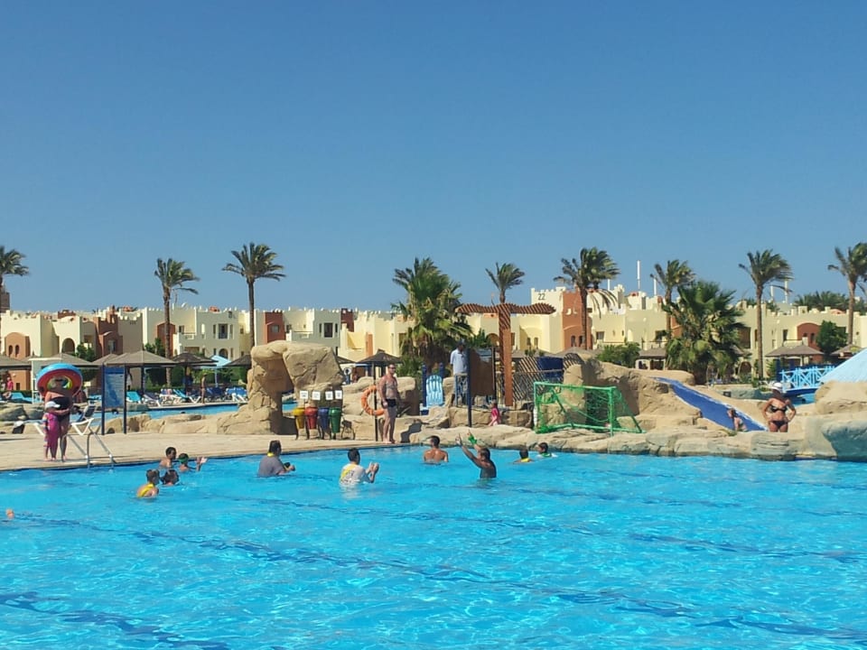 Schwimmbecken Wasserball SUNRISE Royal Makadi Resort
