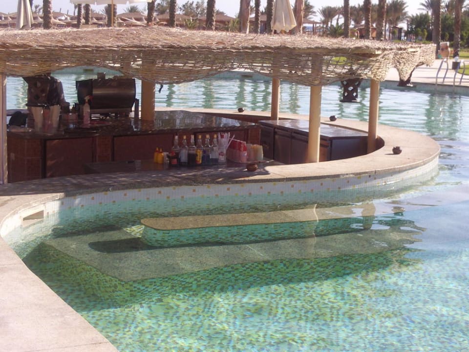 Poolbar am frühen Morgen Stella Beach Resort & Spa Makadi Bay