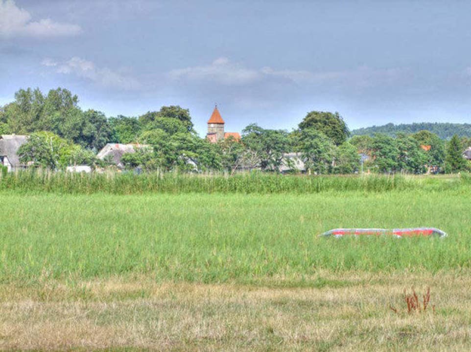 Blick auf Kirche von Middelhagen Land-gut-Hotel Zur Linde
